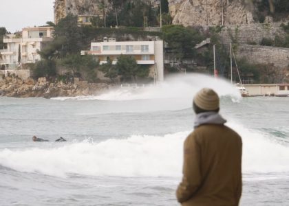 Mediterranean Surfing Paradox - Dirty Paws | aquasport.tv