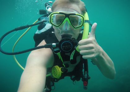 Screenshotter ExploringTheUnderwaterWorldScubaDivingBigIslandHawaii 4’39”